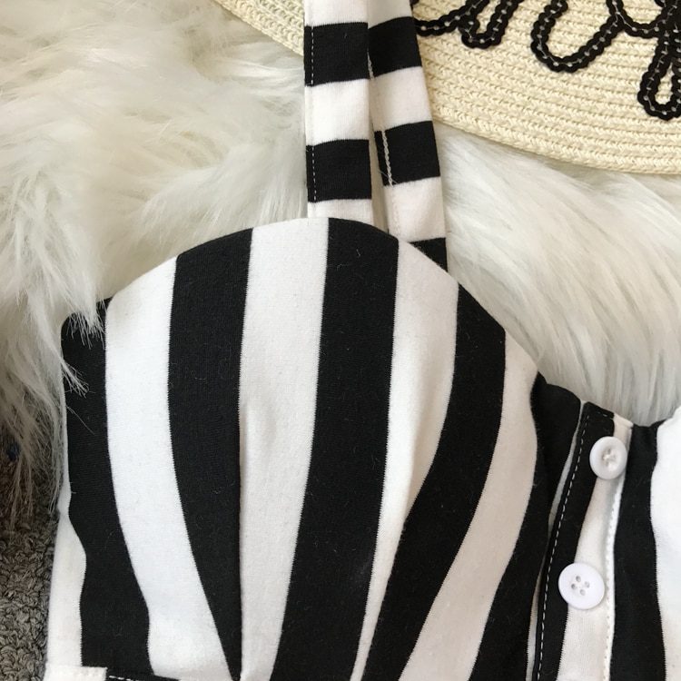 gkfnmt Plus Size 3XL Crop Top Women Camis Halter Top Woman Camisole 2021 Summer Sleeveless Sexy Low Chest Button Back Elastic