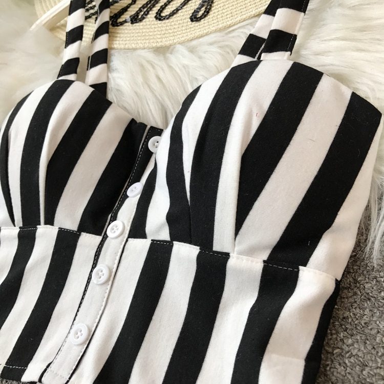 gkfnmt Plus Size 3XL Crop Top Women Camis Halter Top Woman Camisole 2021 Summer Sleeveless Sexy Low Chest Button Back Elastic