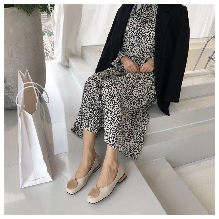 DONLEE QUEEN Women Flats Shoes Low Wooden Heel Ballet Square Toe Shallow Buckle Brand Shoes Slip On Loafer Big Size 35- 41 Mujer DONLEE QUEEN Women Flats Shoes Low Wooden Heel Ballet Square Toe Shallow Buckle Brand Shoes Slip On Loafer Big Size 35- 41 Mujer