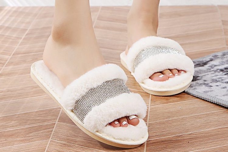 Winter Women House Slippers Faux Fur Fashion Warm Shoes Woman Slip on Flats Female Slides Black Pink cozy home furry slippers