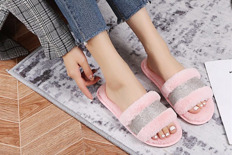 Winter Women House Slippers Faux Fur Fashion Warm Shoes Woman Slip on Flats Female Slides Black Pink cozy home furry slippers