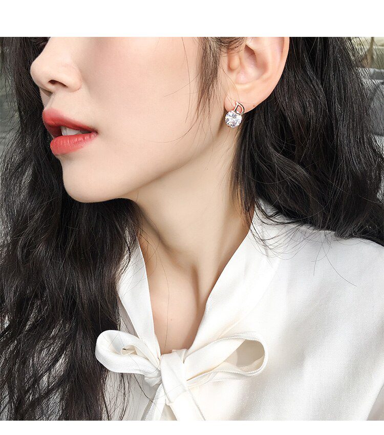 European and American personality shiny D letter asymmetric Earrings sexy party queen Earrings fashion trendsetter lady Earrings
