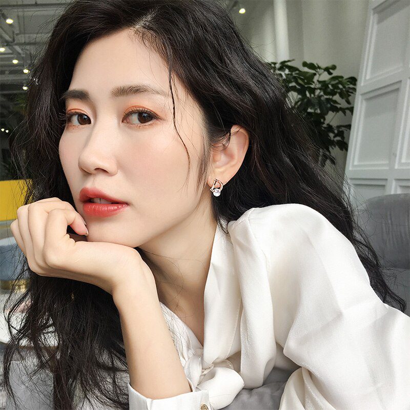 European and American personality shiny D letter asymmetric Earrings sexy party queen Earrings fashion trendsetter lady Earrings