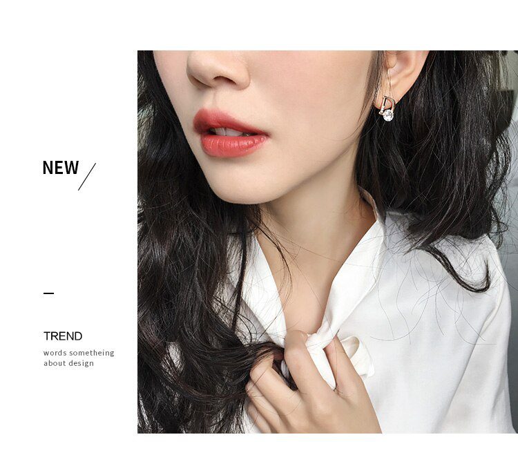 European and American personality shiny D letter asymmetric Earrings sexy party queen Earrings fashion trendsetter lady Earrings