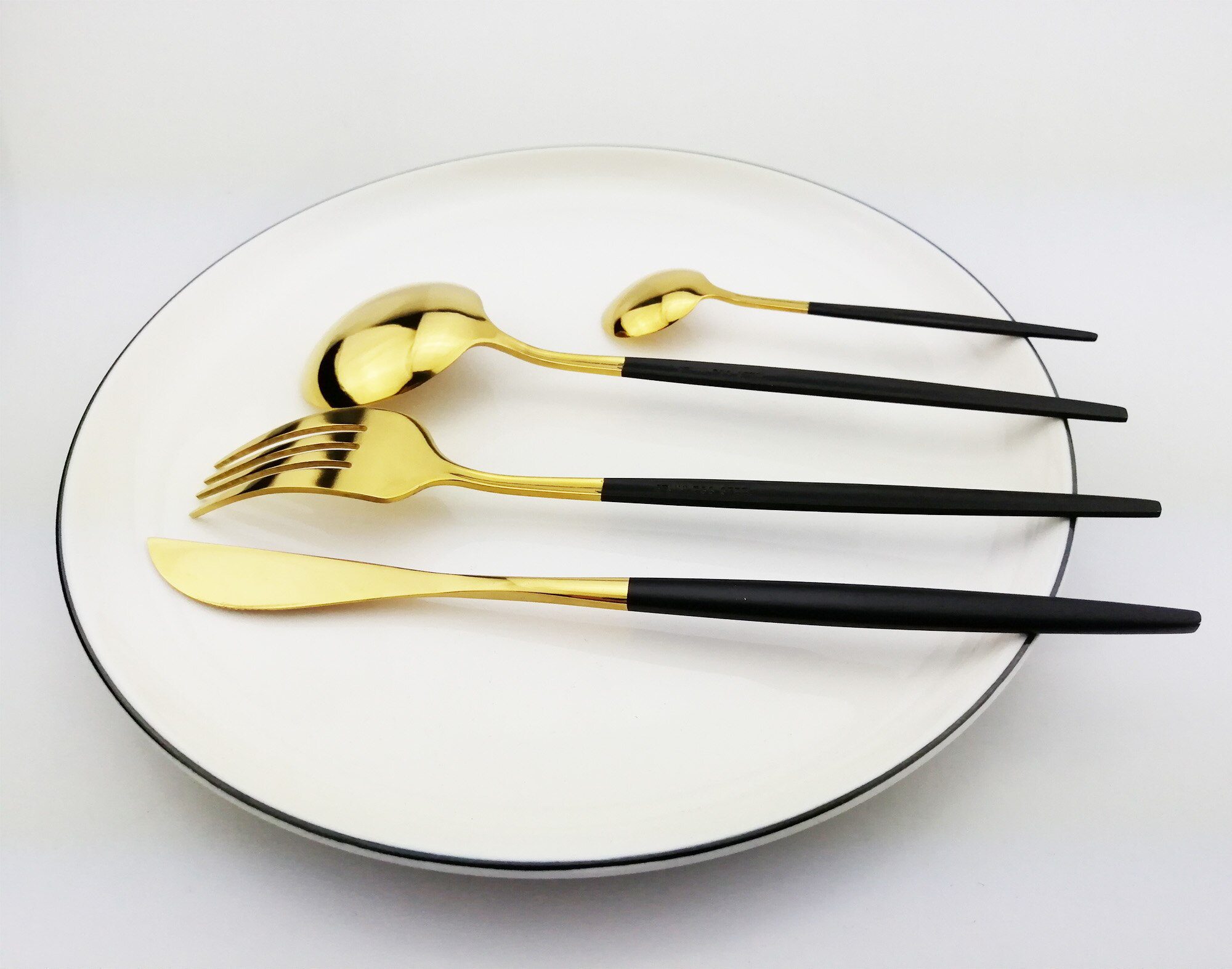 24pcs White Gold Dinnerware Set Stainless Steel Knife Fork Spoon Cutlery Set Kitchen Tableware Set Flatware Set Wholesale