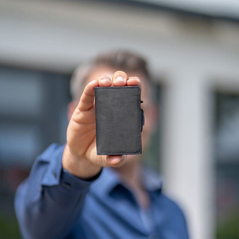 Vintage Crazy Horse Leather Men Wallets Luxury RFID Protection Mini Metal Wallet Zipper Coin Pocket for Men and Women