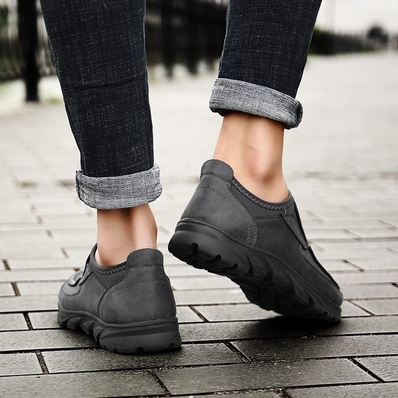 Men Casual Shoes Brand 2021 Fashion Mens Loafers Moccasins Breathable Slip on Retro Driving Shoes Men Sneakers Plus Size 39-48