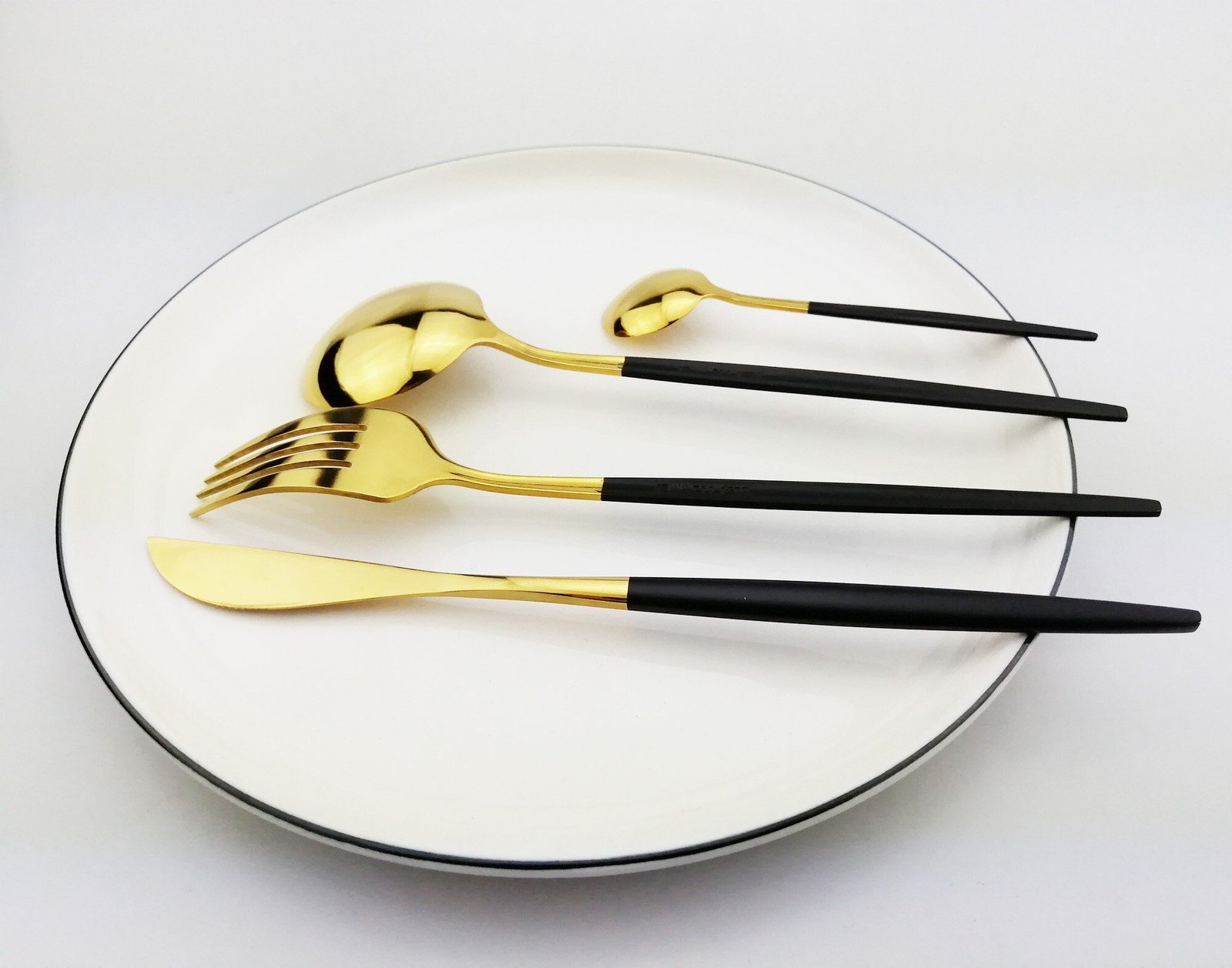 24pcs White Gold Dinnerware Set Stainless Steel Knife Fork Spoon Cutlery Set Kitchen Tableware Set Flatware Set Wholesale