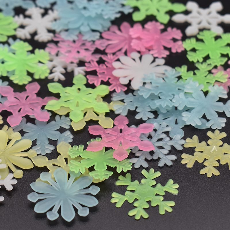 50Pcs Luminous Snowflake Wall Stickers Glow In The Dark Decal for Kids Baby Rooms Bedroom Christmas Home Decoration Navidad 2022