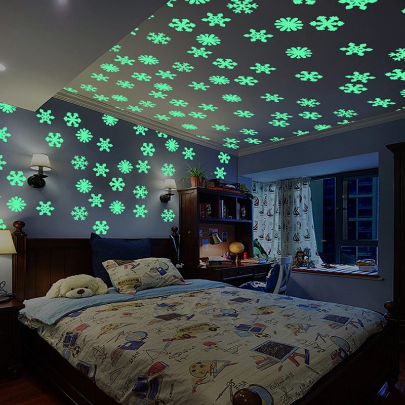 50Pcs Luminous Snowflake Wall Stickers Glow In The Dark Decal for Kids Baby Rooms Bedroom Christmas Home Decoration Navidad 2022