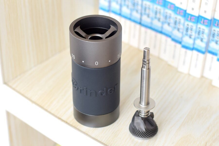 Kingrinder K4 /K6 manual coffee grinder portable mill 420stainless steel 48mm stainless steel Titanium plating burr