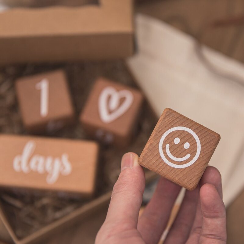 1Set Baby Milestone Cards Wooden Block With Box Commemorate Baby Birth Photography Prop Block Newborn Photography Props Set