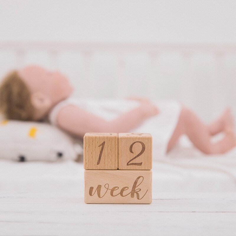 1Set Baby Milestone Cards Wooden Block With Box Commemorate Baby Birth Photography Prop Block Newborn Photography Props Set