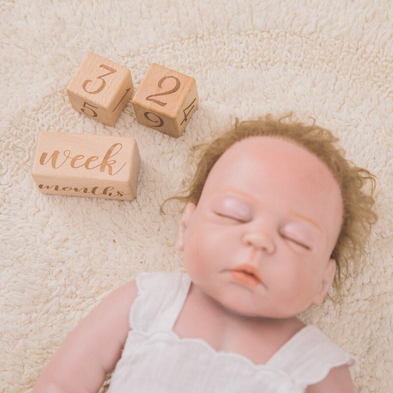 1Set Baby Milestone Cards Wooden Block With Box Commemorate Baby Birth Photography Prop Block Newborn Photography Props Set