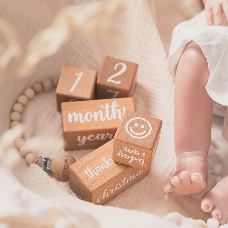 1Set Baby Milestone Cards Wooden Block With Box Commemorate Baby Birth Photography Prop Block Newborn Photography Props Set