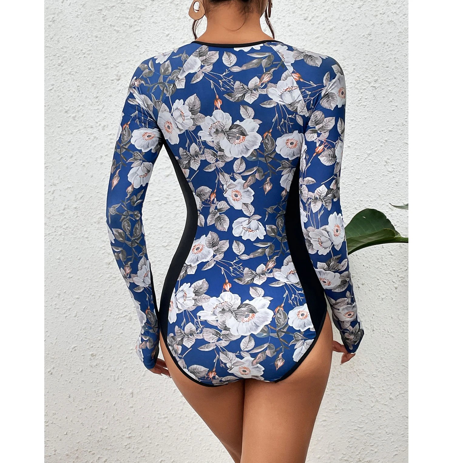 2025 Surfing Sport Swimsuit Long Sleeves Women One Piece Swimsuit Swimwear Solid Monokini Bathing Suit Tropical Bodysuit Female