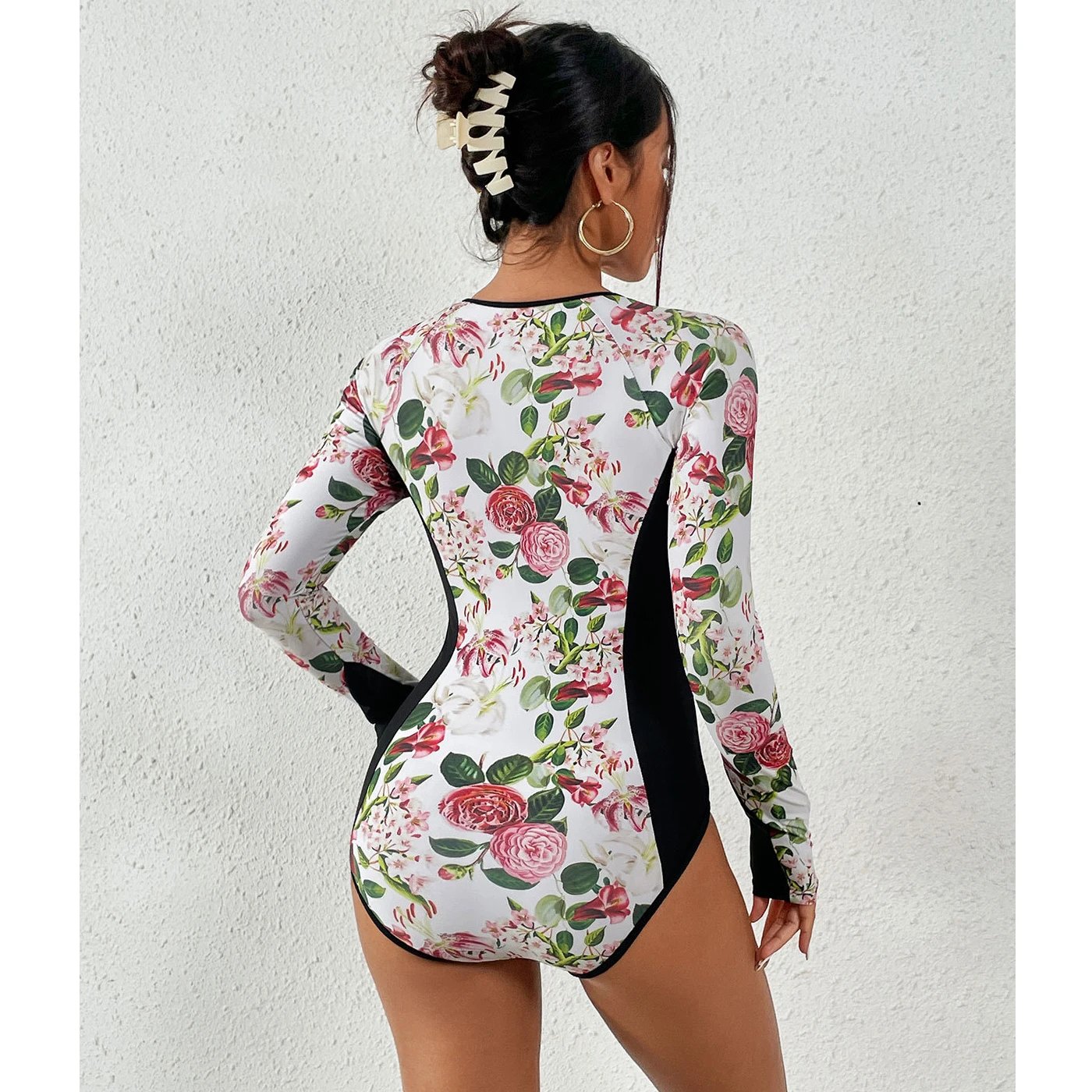 2025 Surfing Sport Swimsuit Long Sleeves Women One Piece Swimsuit Swimwear Solid Monokini Bathing Suit Tropical Bodysuit Female