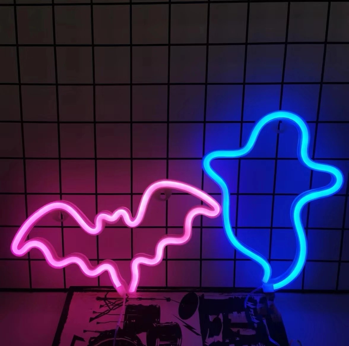 Halloween Bat Spirit LED Neon Wall Decor for Party Gift - Terrifying Atmosphere - USB or Battery Powered